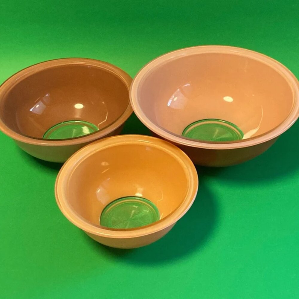 Trio of Matching Pyrex Bowls Glass Brown Khaki Retro Kitchen Mixing Dish